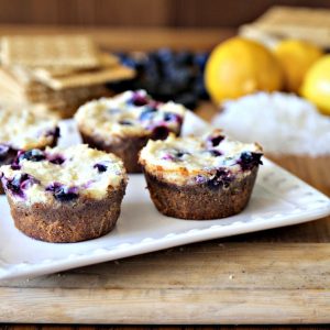 lacooquette-blueberry-lemon-mini-pies-recipe-wood-table-pinterest