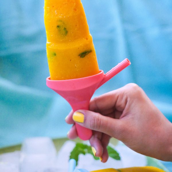 Turmeric and Ginger Mango Paletas – La Cooquette – Perfect popsicles, cool treats for summer! Also a very healthy snack packed with goodness!