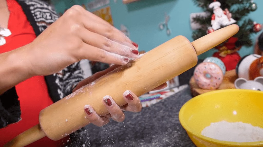 Flouring rolling pin